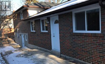 11 Misthollow Square in Toronto, ON - Building Photo