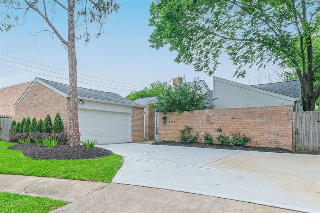 2314 Silver Sage Dr in Houston, TX - Building Photo