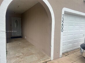 13200 SW 264th St in Homestead, FL - Foto de edificio - Building Photo