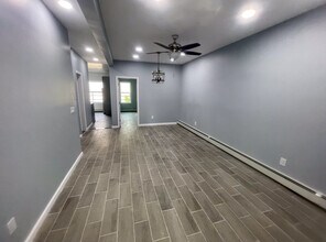 213 Martin Luther King Jr Dr, Unit Apartment 3 in Jersey City, NJ - Foto de edificio - Building Photo