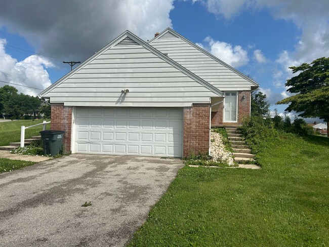 1300 Chapel Dr in York, PA - Building Photo - Building Photo