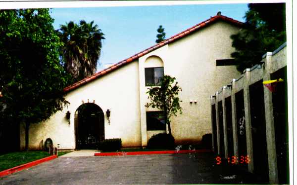 Mollison Terrace Apartments in El Cajon, CA - Foto de edificio - Building Photo