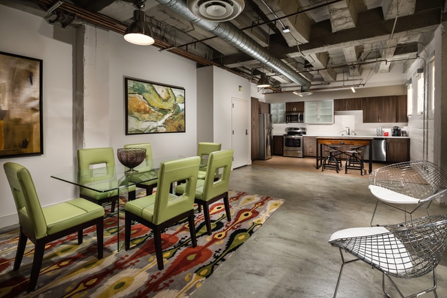 Holly Street Village in Pasadena, CA - Foto de edificio - Building Photo