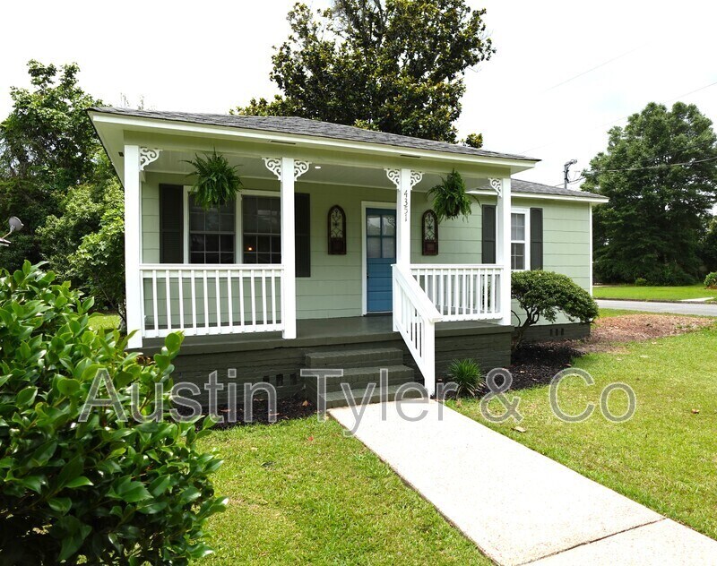 4351 Kelly Ave in Marianna, FL - Building Photo