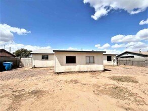 8937 North St in Phoenix, AZ - Building Photo - Building Photo