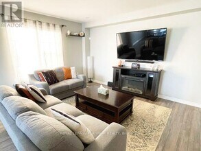 503 Mcjannett Ave in Milton, ON - Building Photo - Building Photo