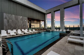 807 Crawford St in Houston, TX - Building Photo - Building Photo