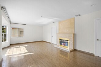 905 Graynold Ave in Glendale, CA - Building Photo - Building Photo