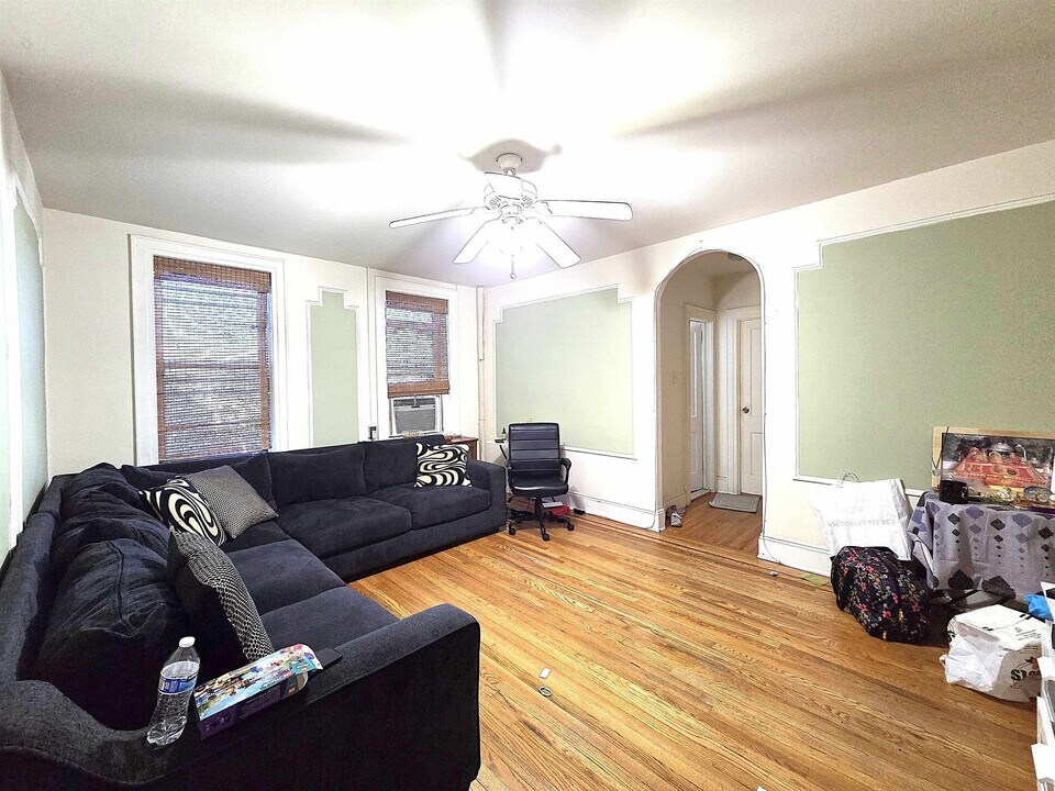 901 Grand Ave in North Bergen, NJ - Building Photo