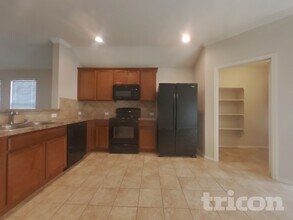 12308 Shine Ave in Rhome, TX - Foto de edificio - Building Photo