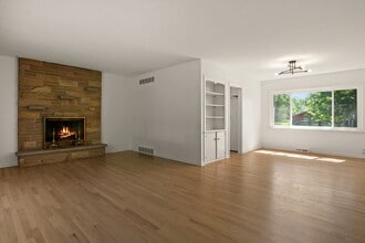 1350 Hart Rd in Batavia, IL - Building Photo - Building Photo