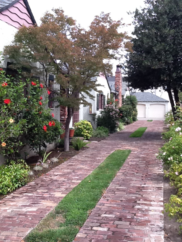 2051 Santa Clara Ave in Alameda, CA - Building Photo - Building Photo