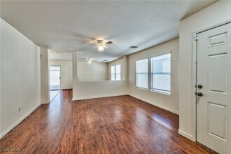 358 Silverado Pines Ave in Las Vegas, NV - Building Photo - Building Photo