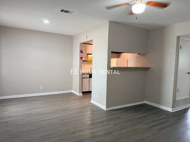 2101 6th Ave N in Texas City, TX - Building Photo - Building Photo