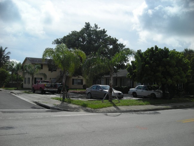 400-408 S Federal Hwy in Lake Worth, FL - Building Photo - Building Photo