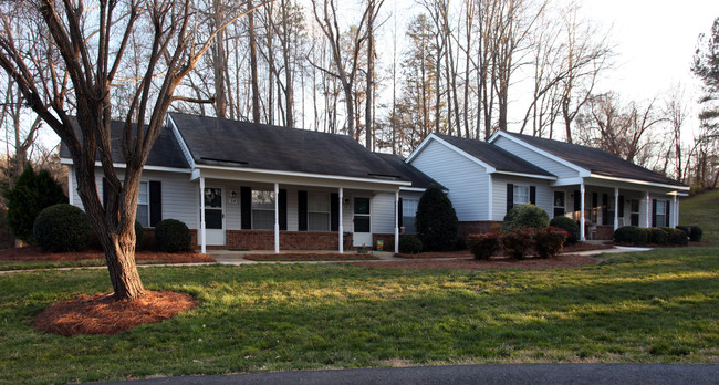 Meadowview Apartments in Randleman, NC - Building Photo - Building Photo