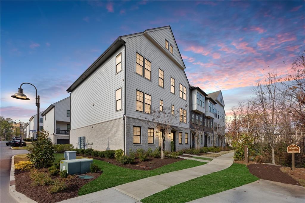 6529 Beacon Dr in Sandy Springs, GA - Building Photo