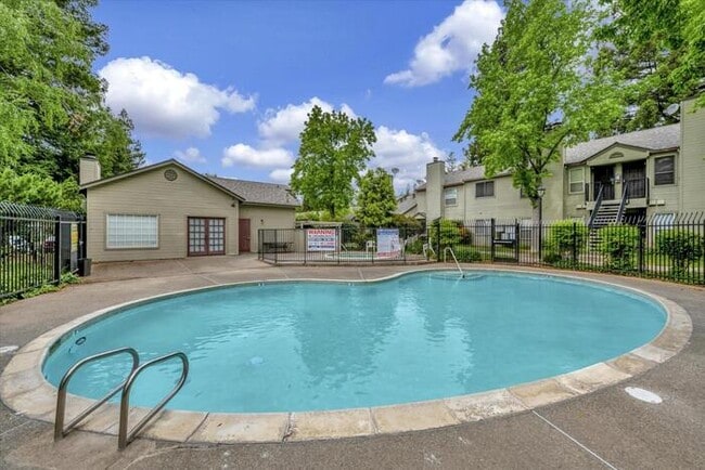 9119 Newhall Dr in Sacramento, CA - Building Photo - Building Photo