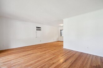 72 Winthrop Rd in Plainview, NY - Building Photo - Building Photo