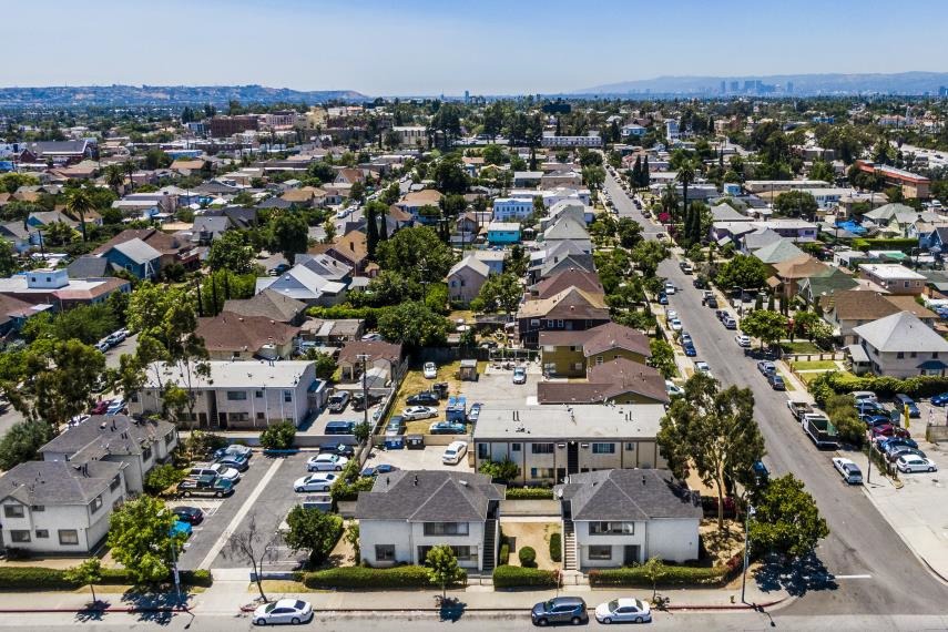 Henderson Apartments in Los Angeles, CA - Building Photo