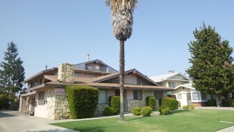 6012 Stockdale Hwy in Bakersfield, CA - Building Photo