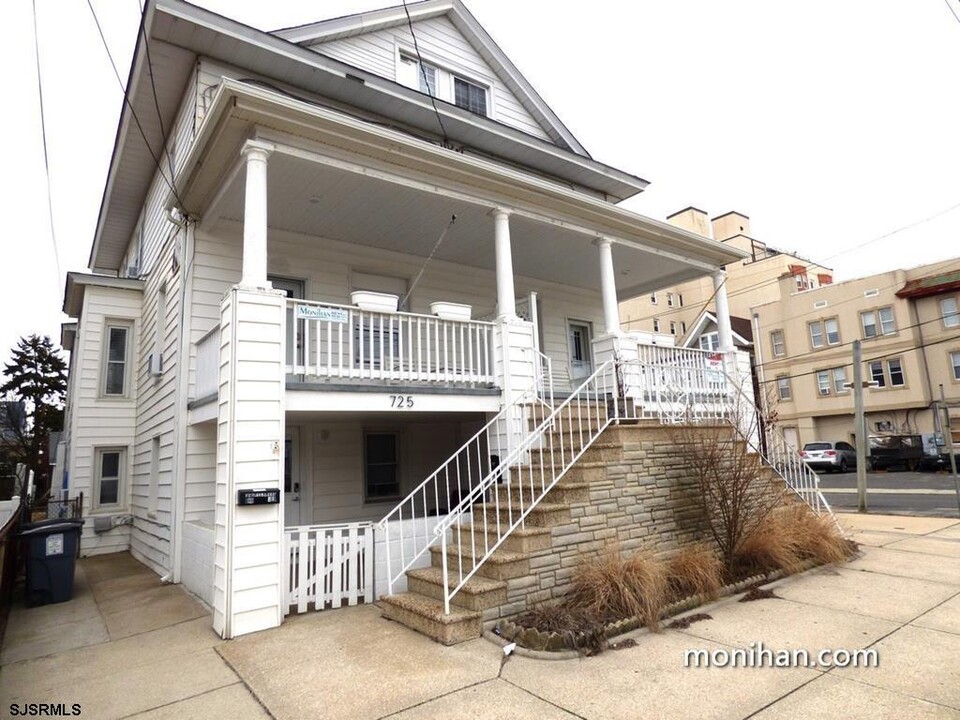 725 Atlantic Ave in Ocean City, NJ - Building Photo