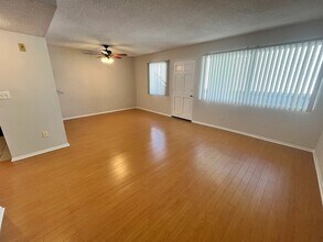 310 E Santa Anita Ave, Unit C in Burbank, CA - Building Photo - Building Photo