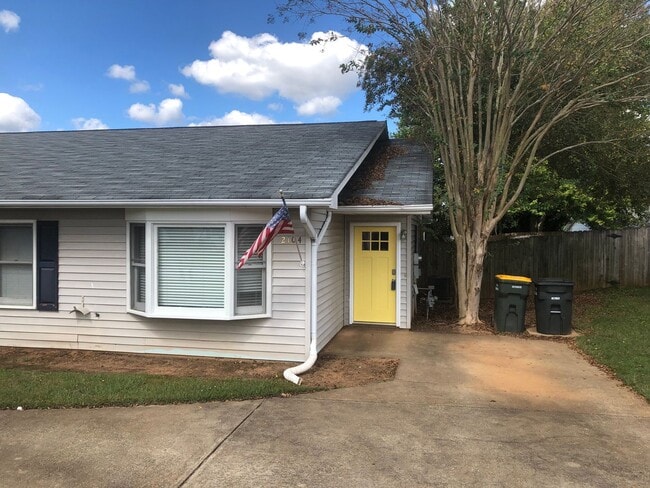 property at 2104 Hamilton Pl S