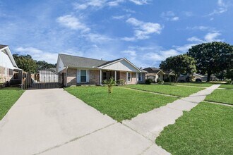 9222 Sharpview Dr in Houston, TX - Building Photo - Building Photo