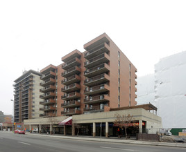 Grosvenor House in Calgary, AB - Building Photo - Building Photo