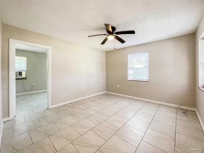 8 Rowland Ct, Unit B in Pensacola, FL - Foto de edificio - Building Photo