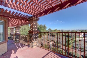 8700 Captains Pl in Las Vegas, NV - Building Photo - Building Photo
