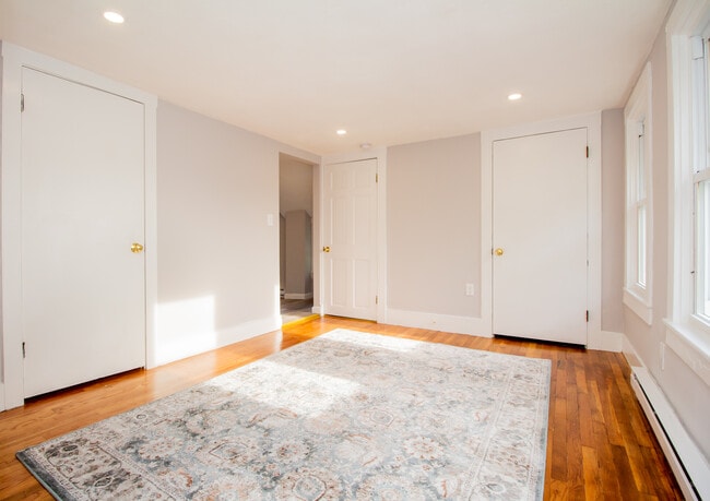26 Dwight St, Unit 2 in Worcester, MA - Foto de edificio - Building Photo