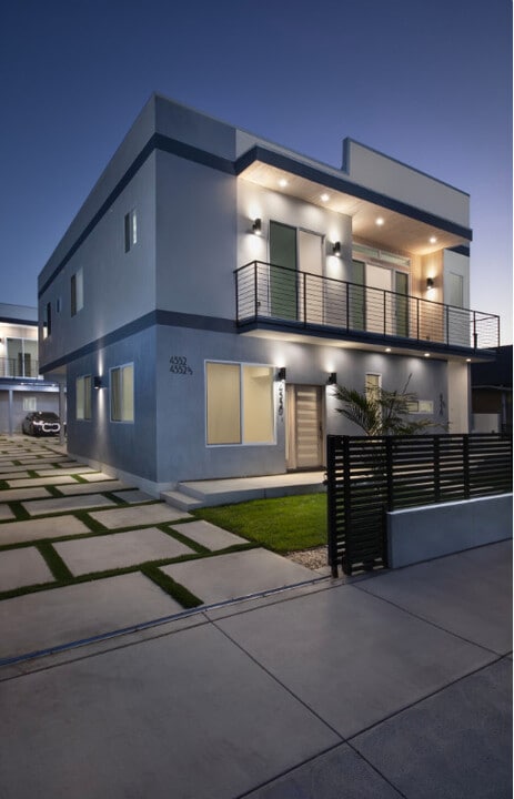 4550 W 18th St in Los Angeles, CA - Building Photo