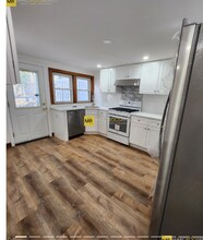 4 Centre Ln, Unit T in Boston, MA - Foto de edificio - Building Photo