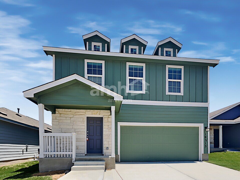 10515 Varmus Dr in Converse, TX - Foto de edificio