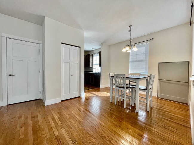 327 Freyling Pl SE in Grand Rapids, MI - Foto de edificio - Building Photo