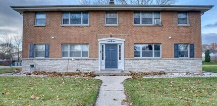 7233 W Lakefield Dr in Milwaukee, WI - Building Photo - Building Photo