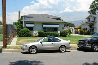 1105 W Clark Ave in Burbank, CA - Foto de edificio - Building Photo