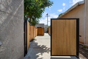 5136 Hillcrest Dr in Los Angeles, CA - Building Photo