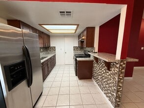 2108 Chaparral Dr in Delano, CA - Building Photo - Building Photo