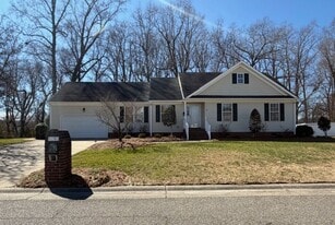 130 Dutchess Way in Suffolk, VA - Building Photo