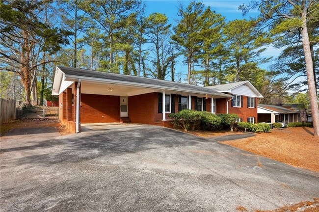 property at 4165 Williamsburg Dr