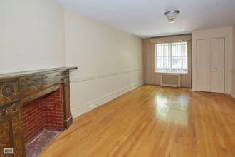 4 1st Pl in Brooklyn, NY - Building Photo - Interior Photo