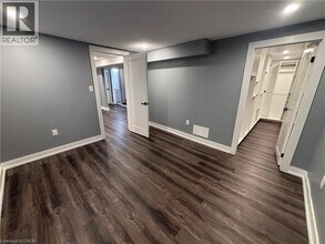 185 Bonaventure Dr in Hamilton, ON - Building Photo - Building Photo