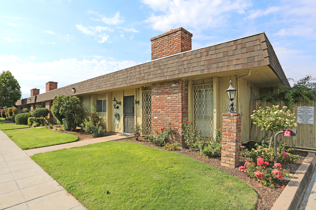 6060 N Maroa Ave in Fresno, CA - Building Photo