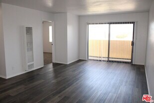 16515 New Hampshire Ave in Gardena, CA - Building Photo
