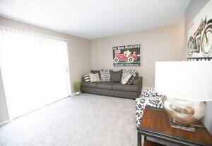 Brandon Manor in Perrysburg, OH - Building Photo