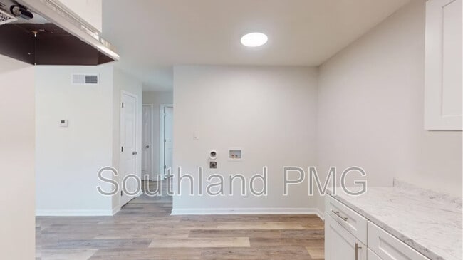 605 Lake Rd in Dyersburg, TN - Building Photo - Building Photo