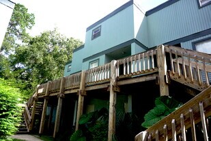 705 SW 75th St, Unit 202 in Gainesville, FL - Building Photo